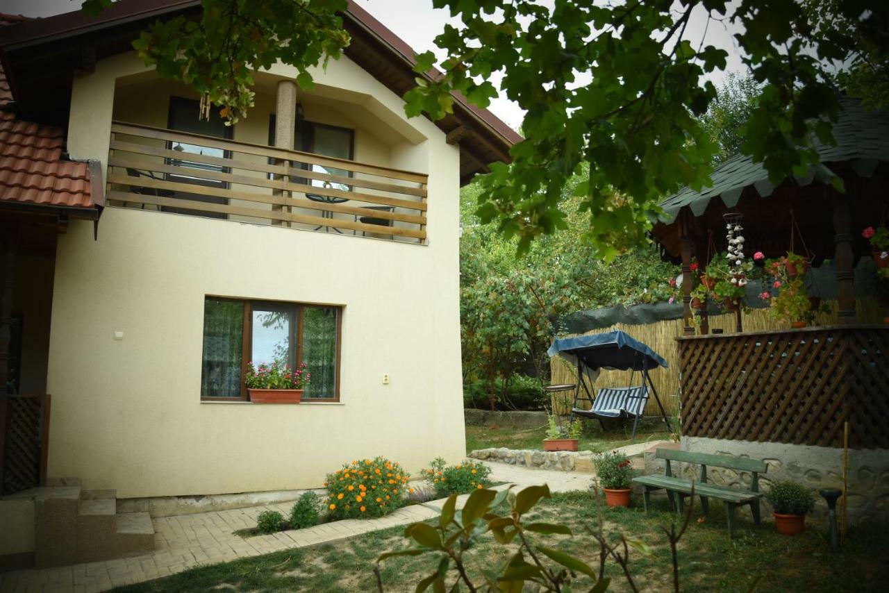 Casa Smeilor Horezu Exterior foto
